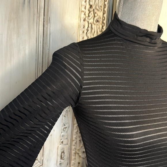 Pretty Little Things Mock Neck Long Sleeve Peekaboo Bodysuit Size 4 Minimalist - Picture 6 of 14